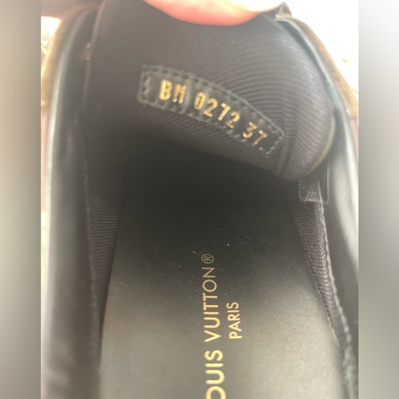 Almost brand new Louis Vuitton Run Away Sneakers - Picture 7 of 10